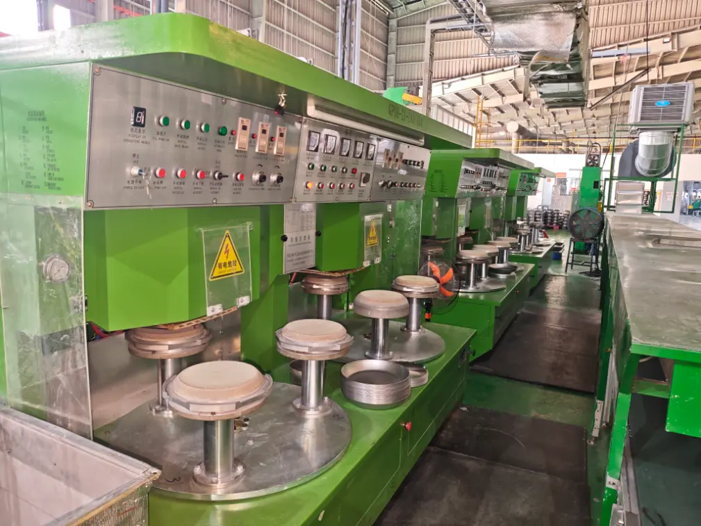 Umatshini wokupheka wesiseko sokupheka ufakwe ngaphandle.